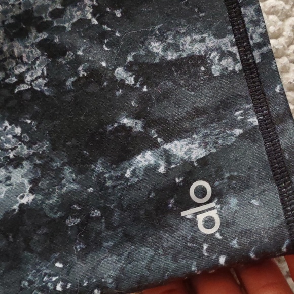 Alo Yoga XS Capri Snakeskin Print Leggings - Picture 13 of 13